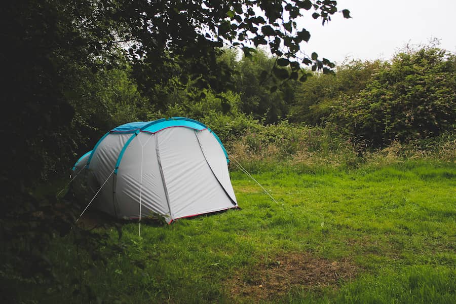 露營搭帳篷